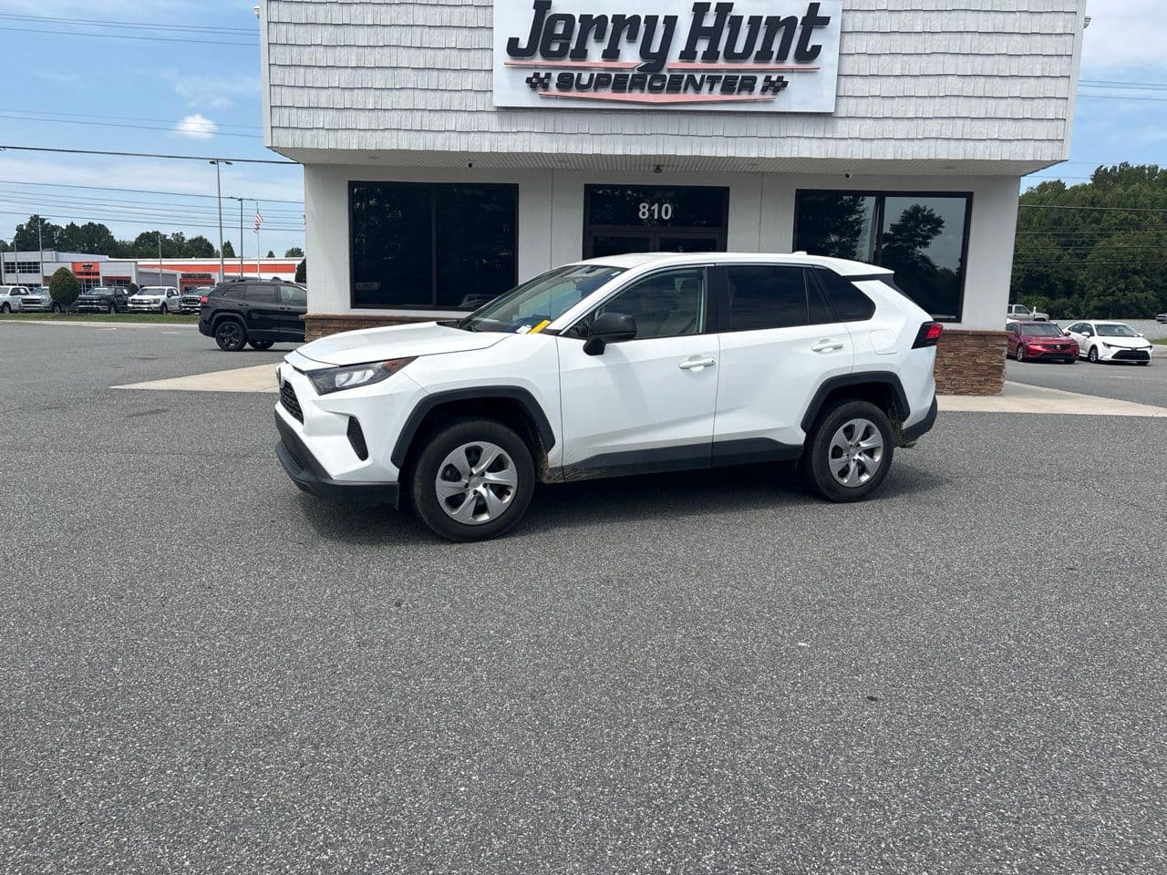 2022 Toyota RAV4 LE — photo 1 of 11