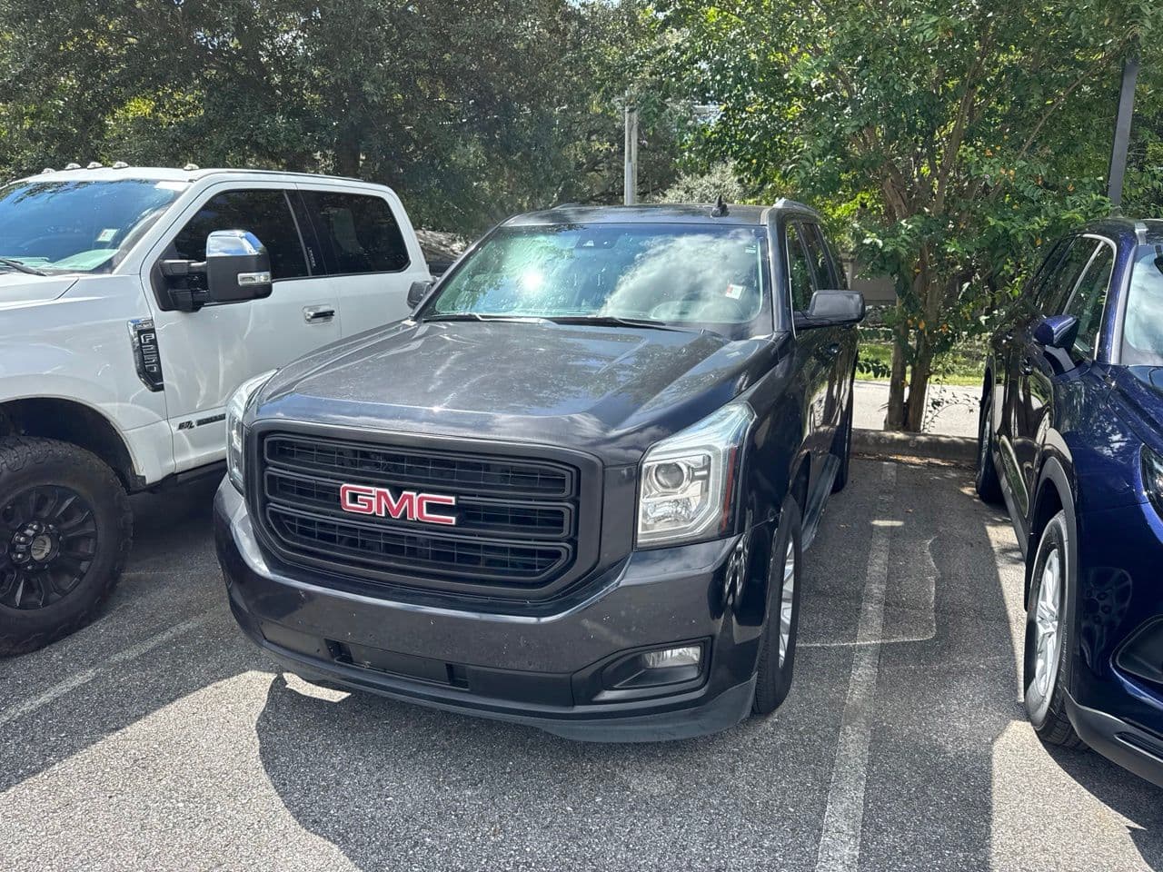 2020 GMC Yukon SLT — photo 1 of 6
