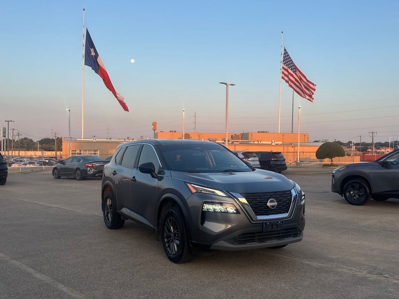 2023 Nissan Rogue S — photo 1 of 42