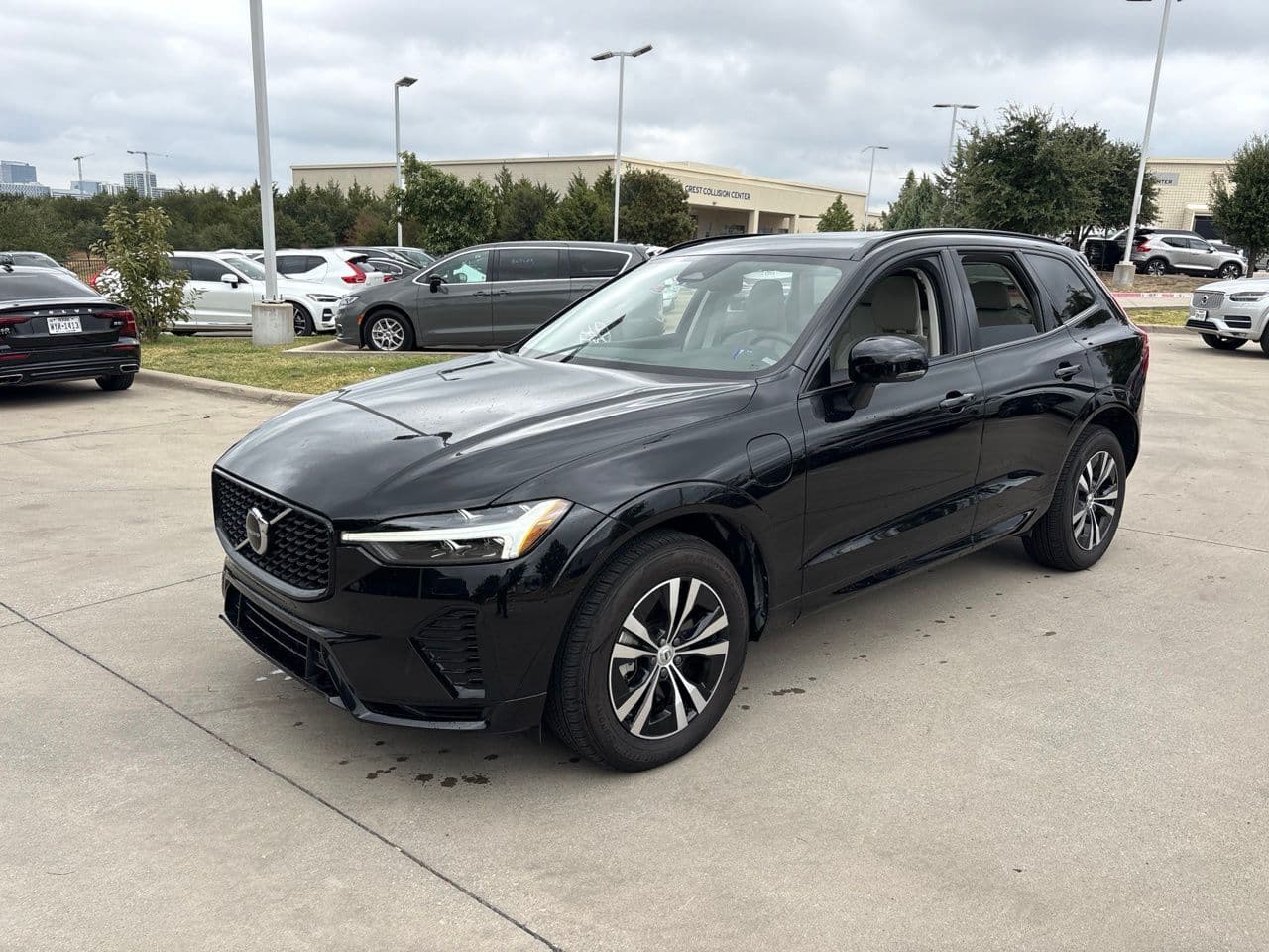 2024 Volvo XC60 Recharge Plug-In Hybrid Base — photo 1 of 27