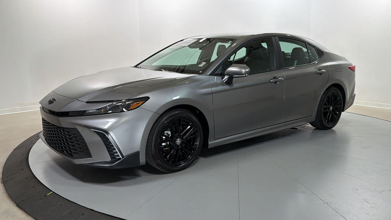 2026 Toyota Camry SE — photo 1 of 25