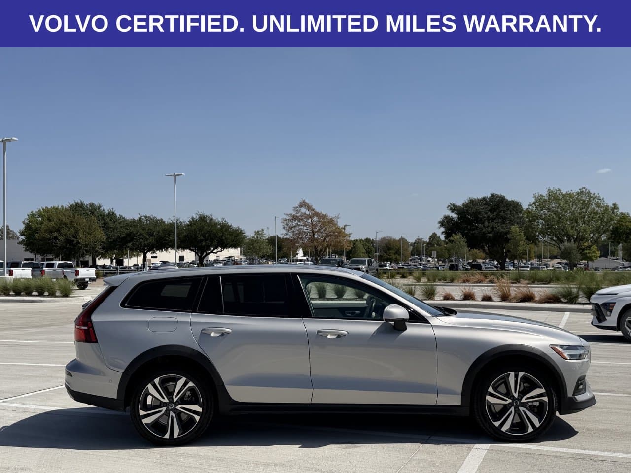 2025 Volvo V60 Cross Country Base — photo 1 of 25