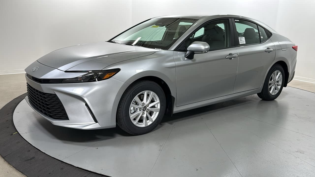 2027 Toyota Camry LE — photo 1 of 25