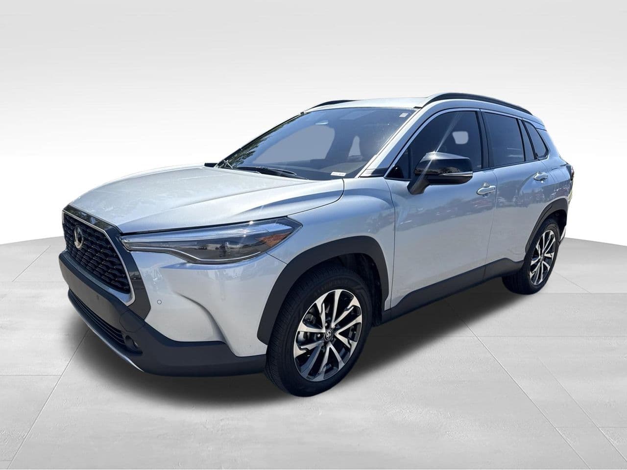 2025 Toyota Corolla Cross XLE — photo 1 of 14