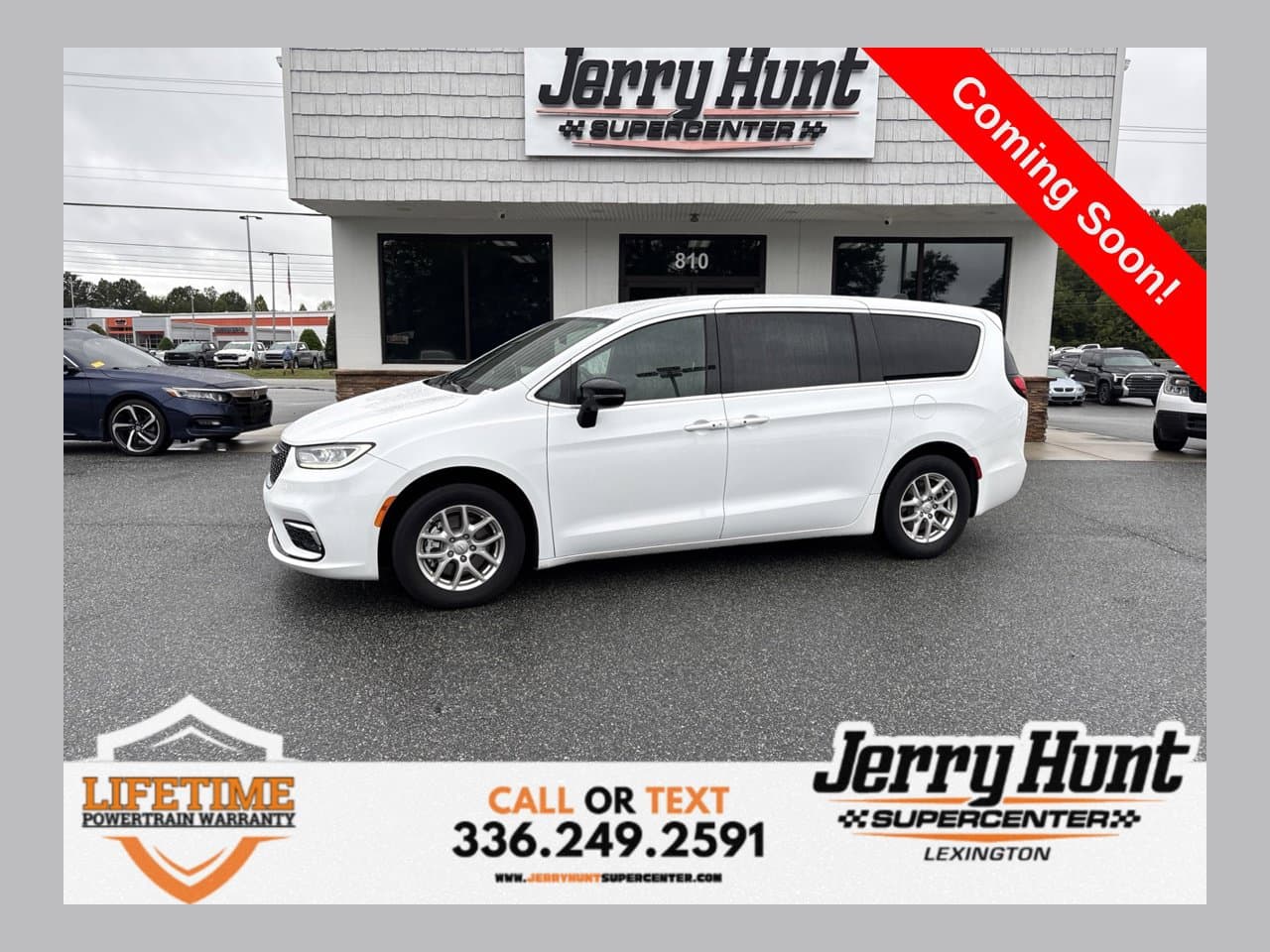 2025 Chrysler Pacifica Select — photo 1 of 14