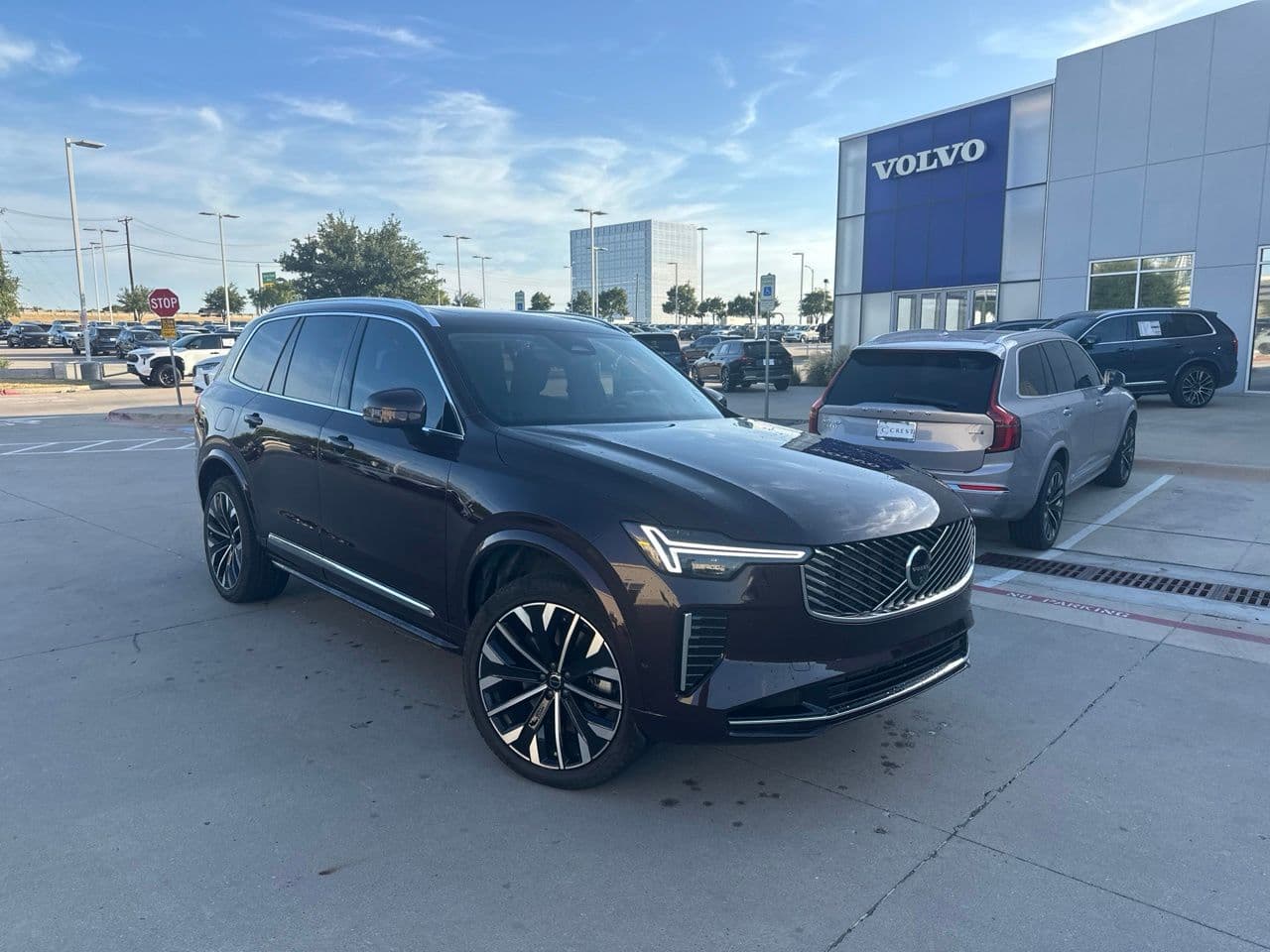2025 Volvo XC90 Plug-In Hybrid T8 Ultra — photo 1 of 26