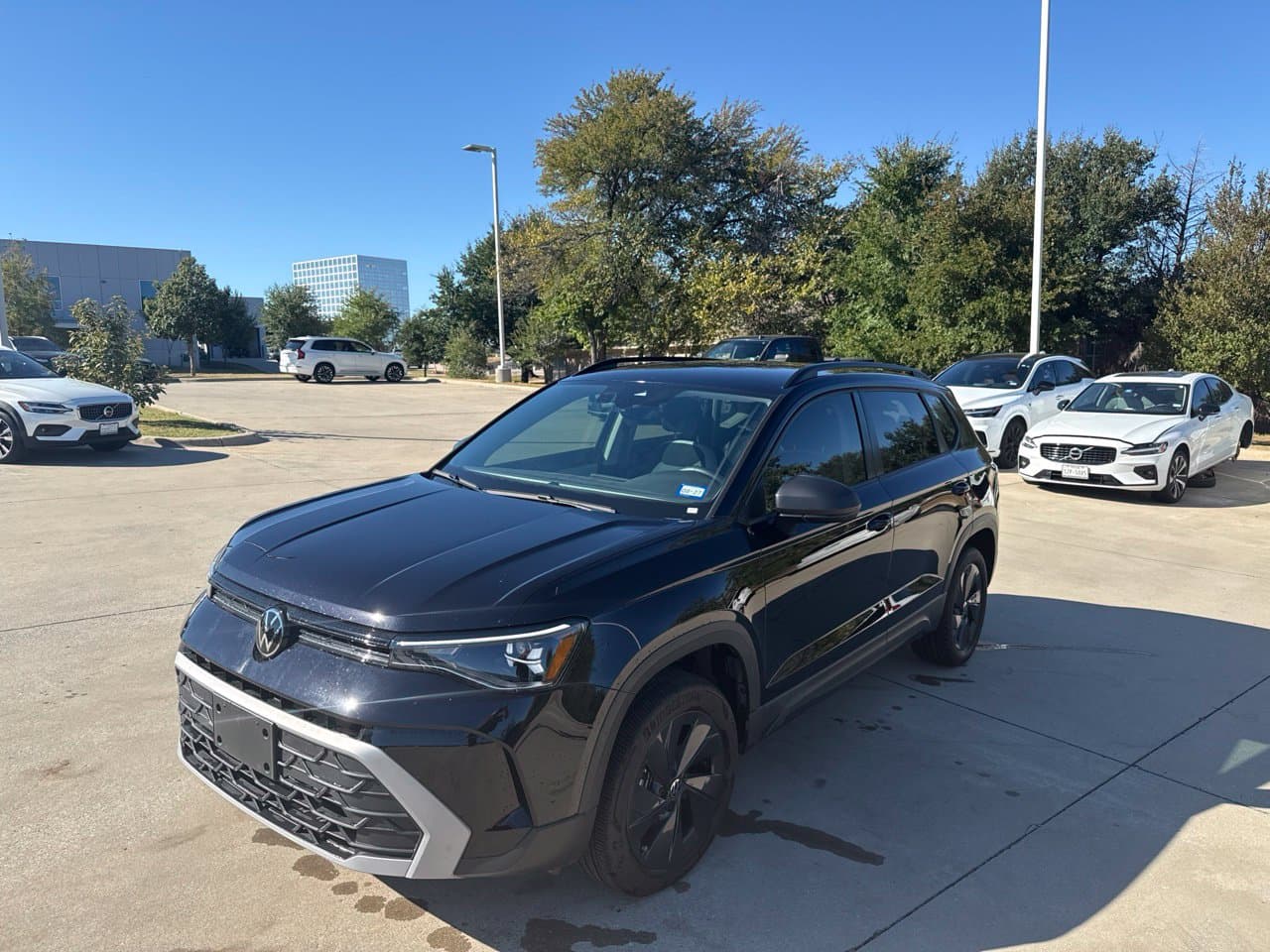 2025 Volkswagen Taos S — photo 1 of 25
