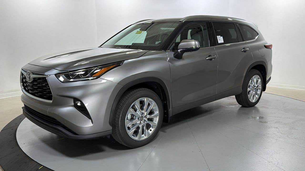 2026 Toyota Highlander Limited — photo 1 of 26