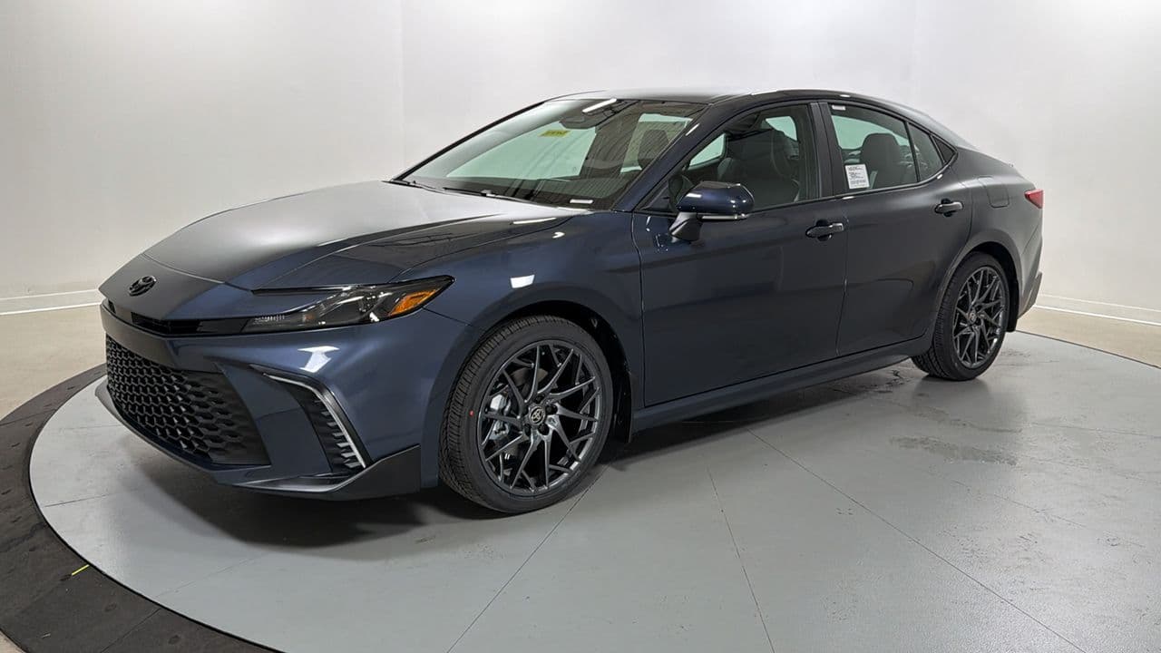 2026 Toyota Camry SE — photo 1 of 25