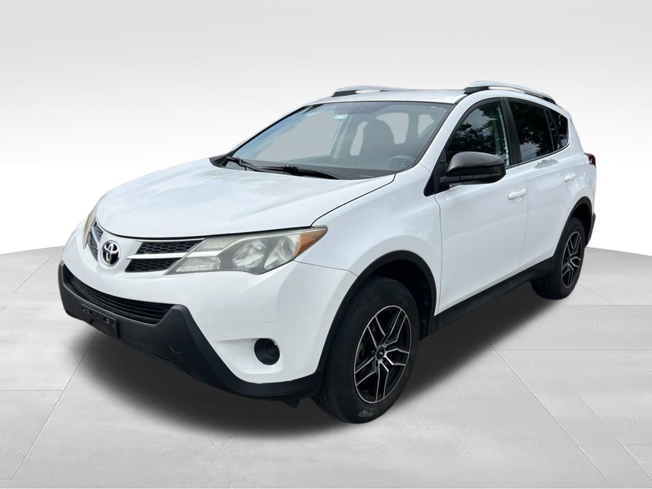 2014 Toyota RAV4 LE — photo 1 of 13