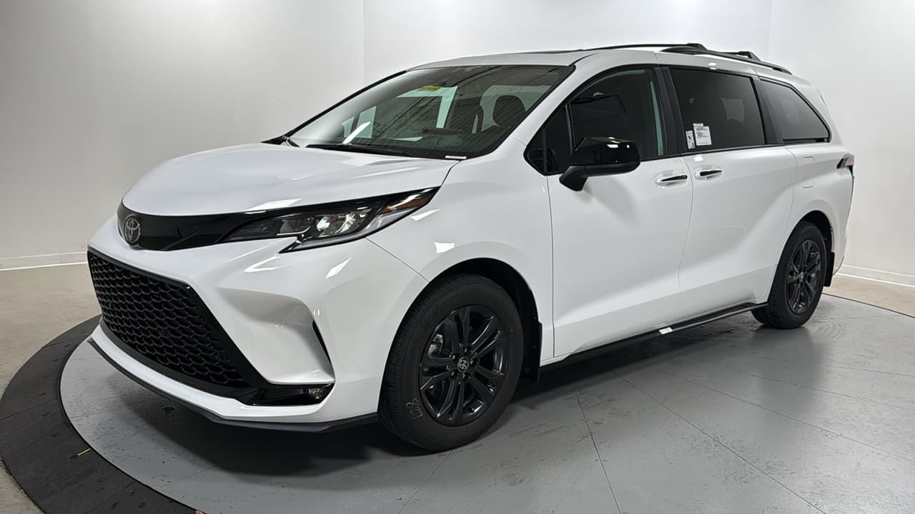 2026 Toyota Sienna XSE — photo 1 of 26