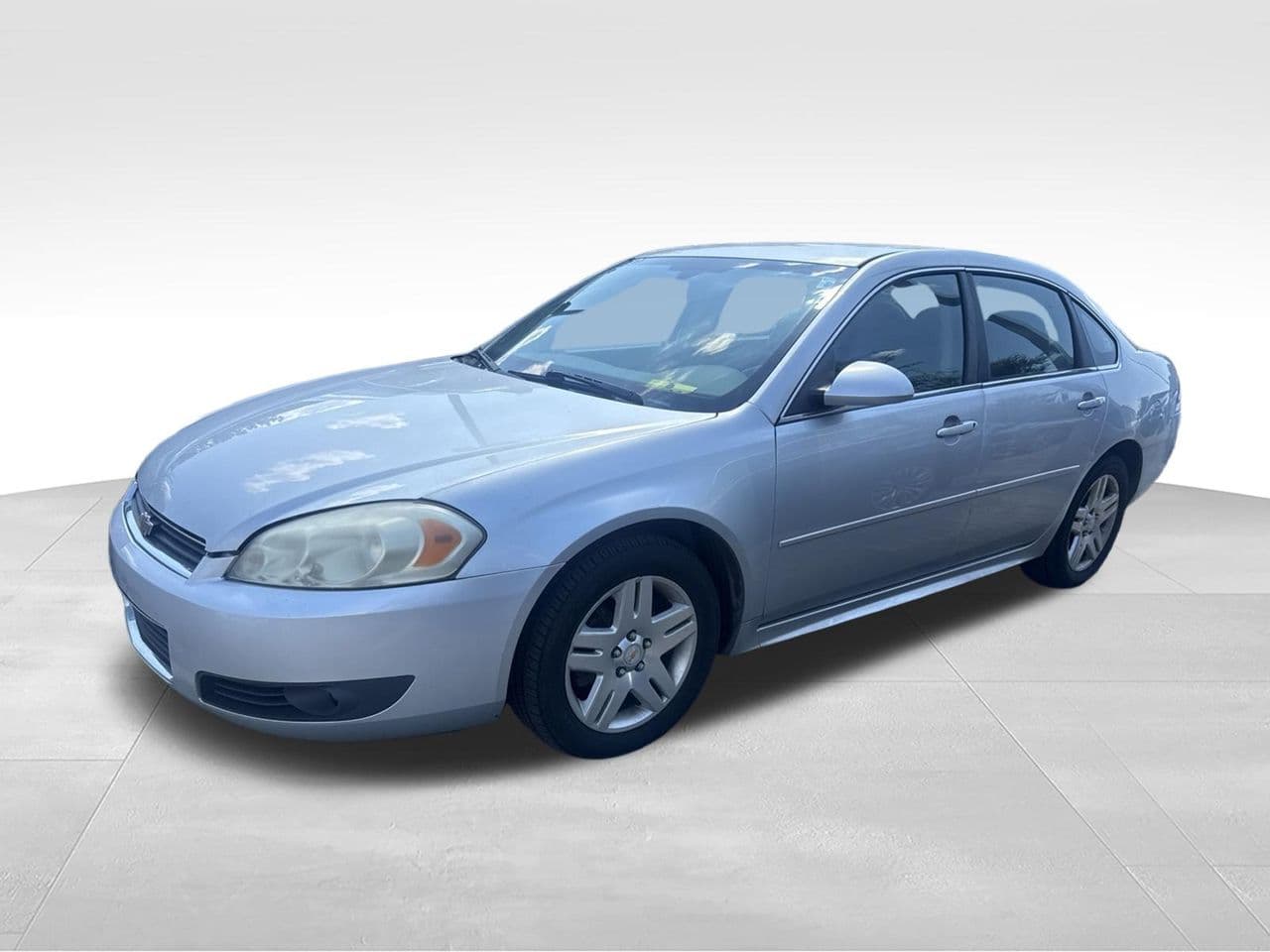 2011 Chevrolet Impala LT Retail — photo 1 of 12