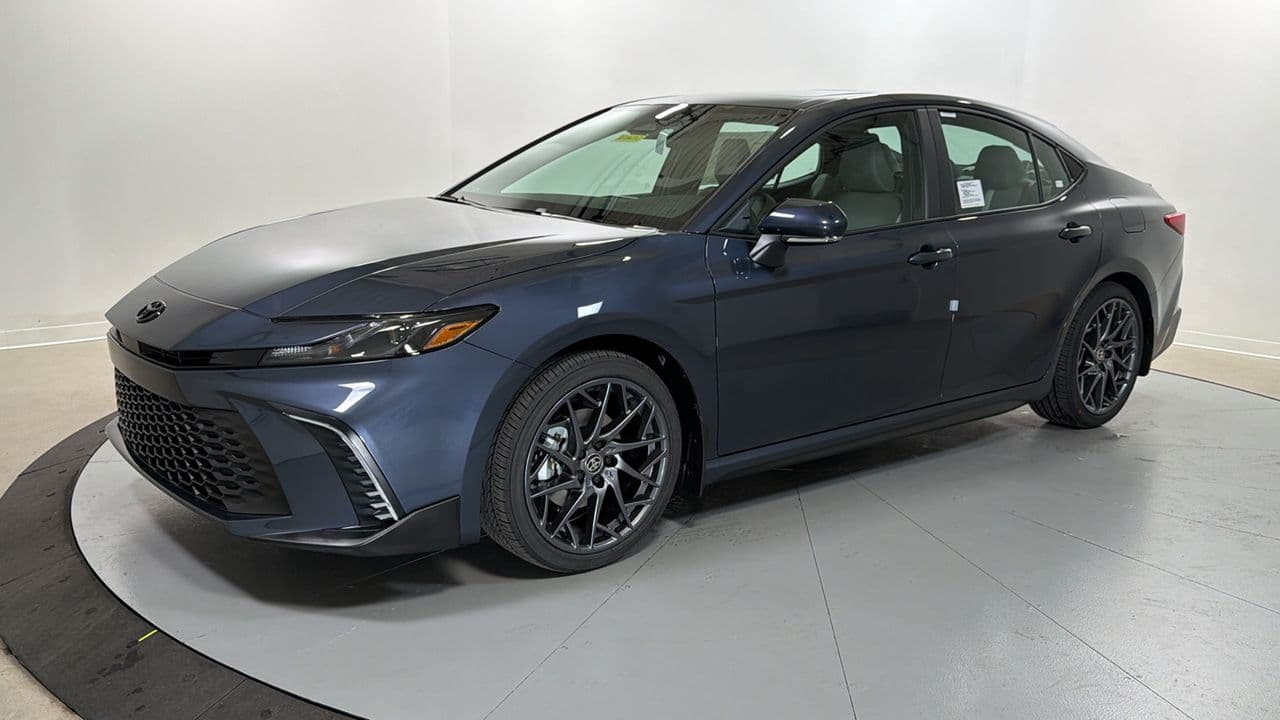 2026 Toyota Camry SE — photo 1 of 25