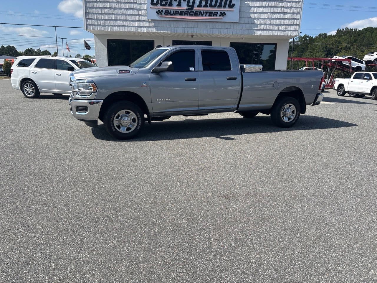 2020 RAM 2500 Tradesman — photo 1 of 11