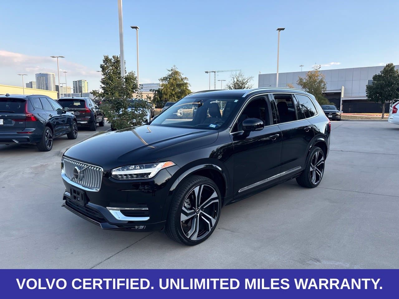 2025 Volvo XC90 Base — photo 1 of 32