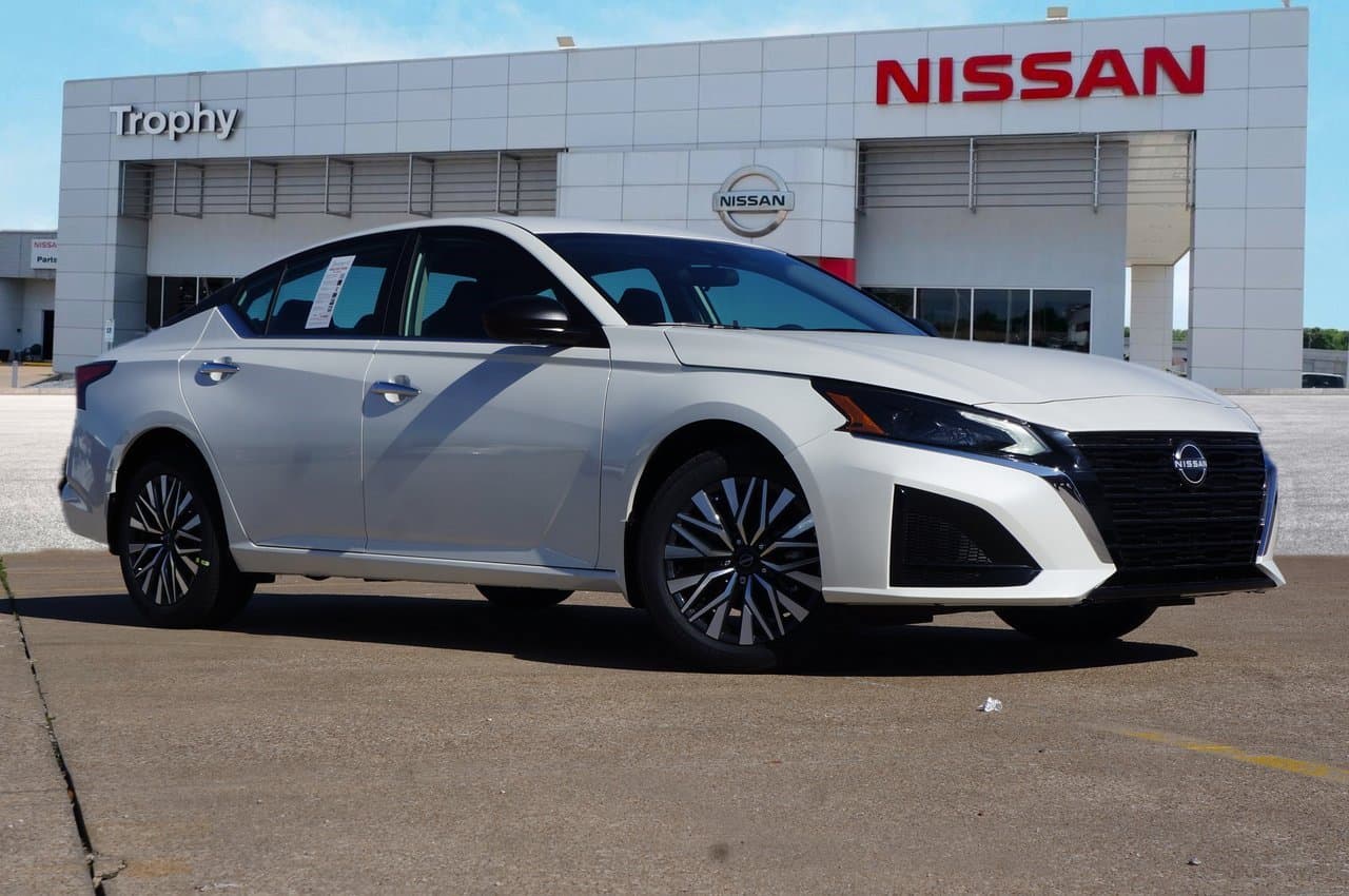 2024 Nissan Altima 2.5 SV — photo 1 of 31