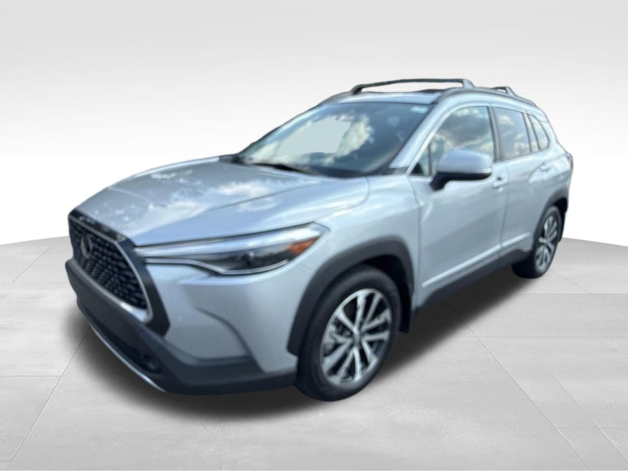 2024 Toyota Corolla Cross XLE — photo 1 of 13
