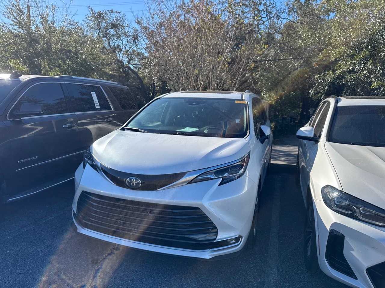 2024 Toyota Sienna Platinum — photo 1 of 6