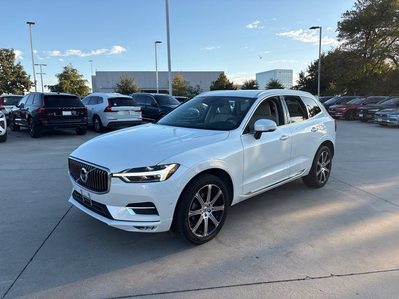 2021 Volvo XC60 Base — photo 1 of 28
