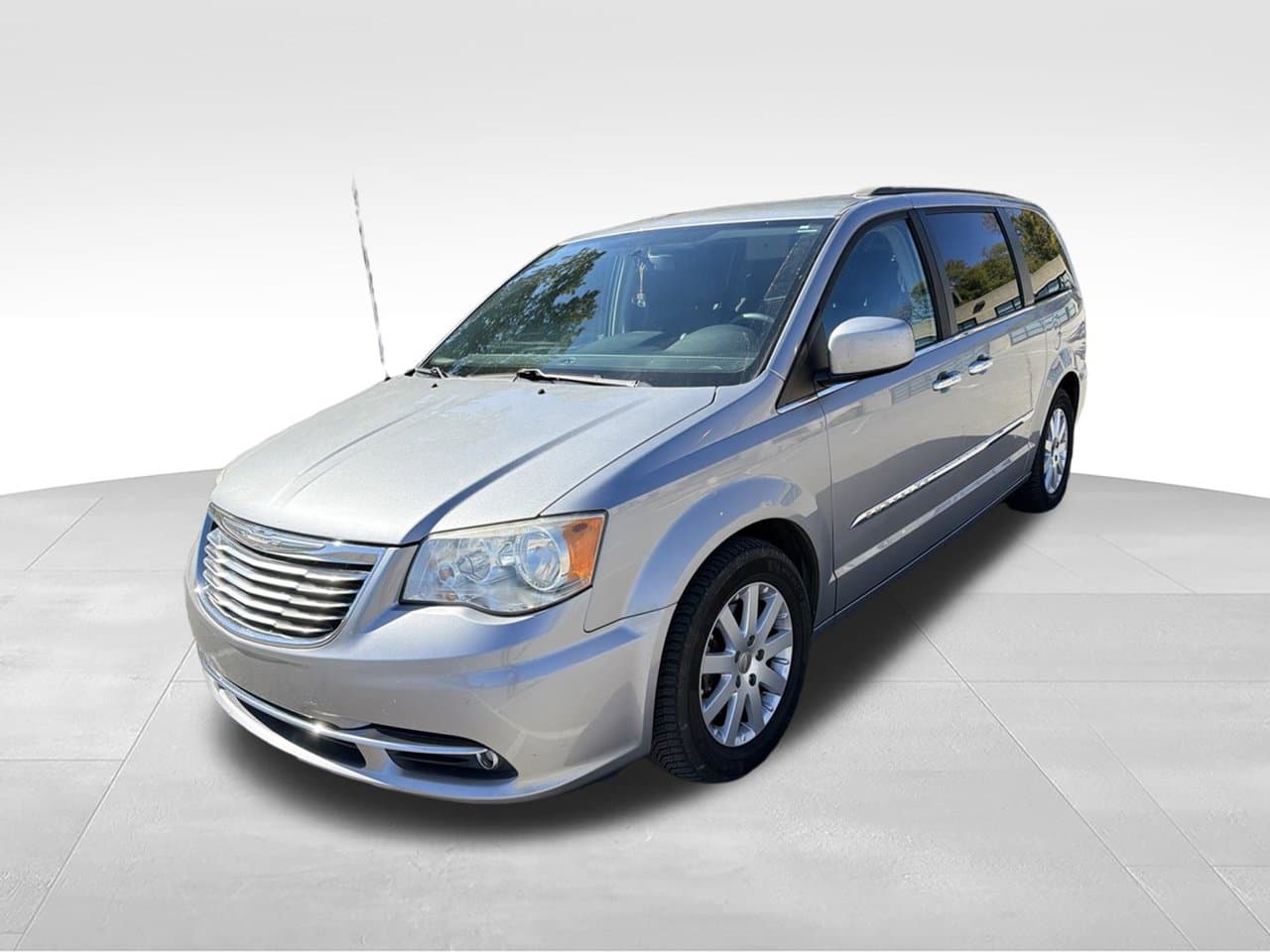 2015 Chrysler Town & Country Touring — photo 1 of 10
