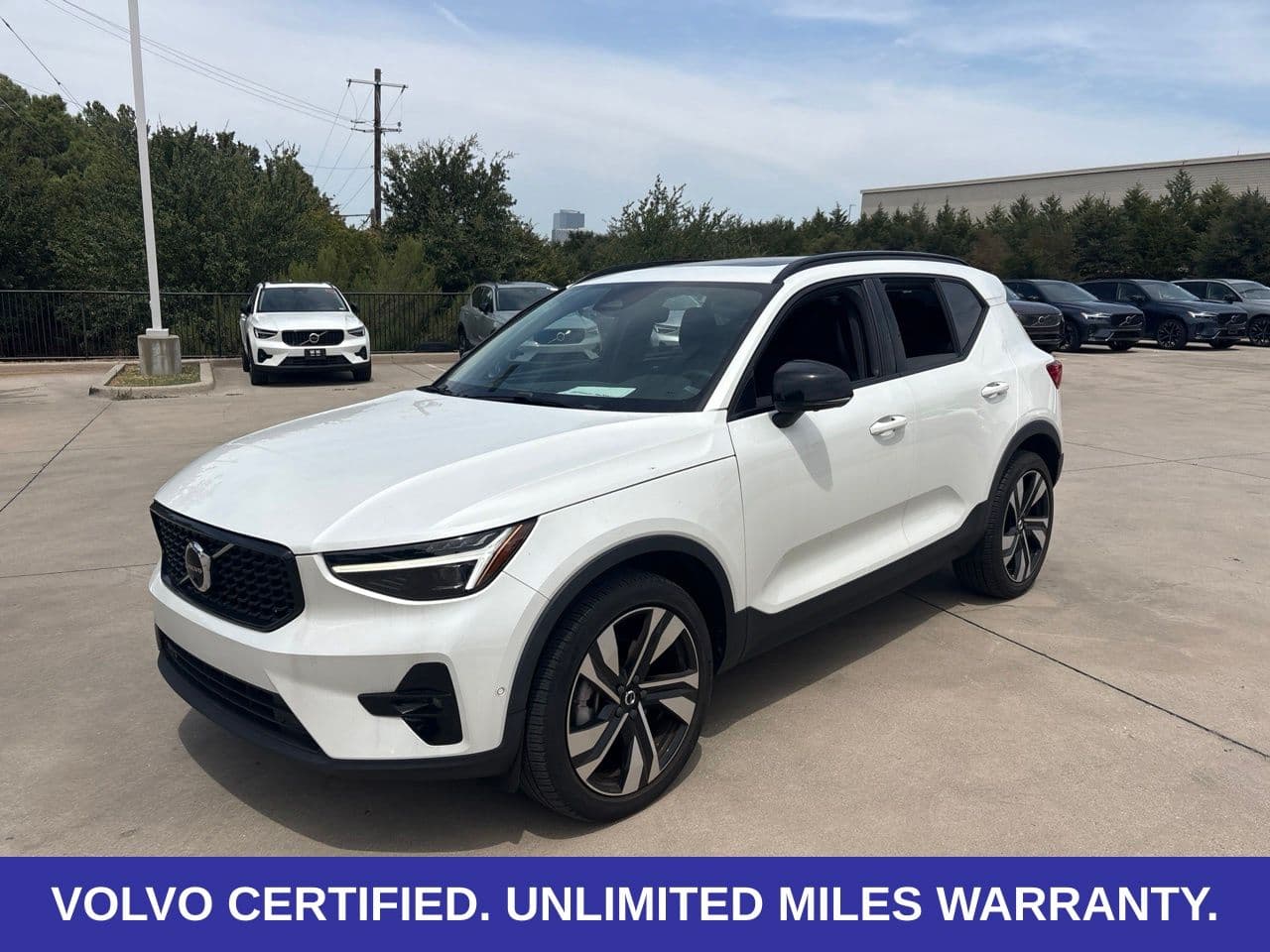 2024 Volvo XC40 Ultimate — photo 1 of 27