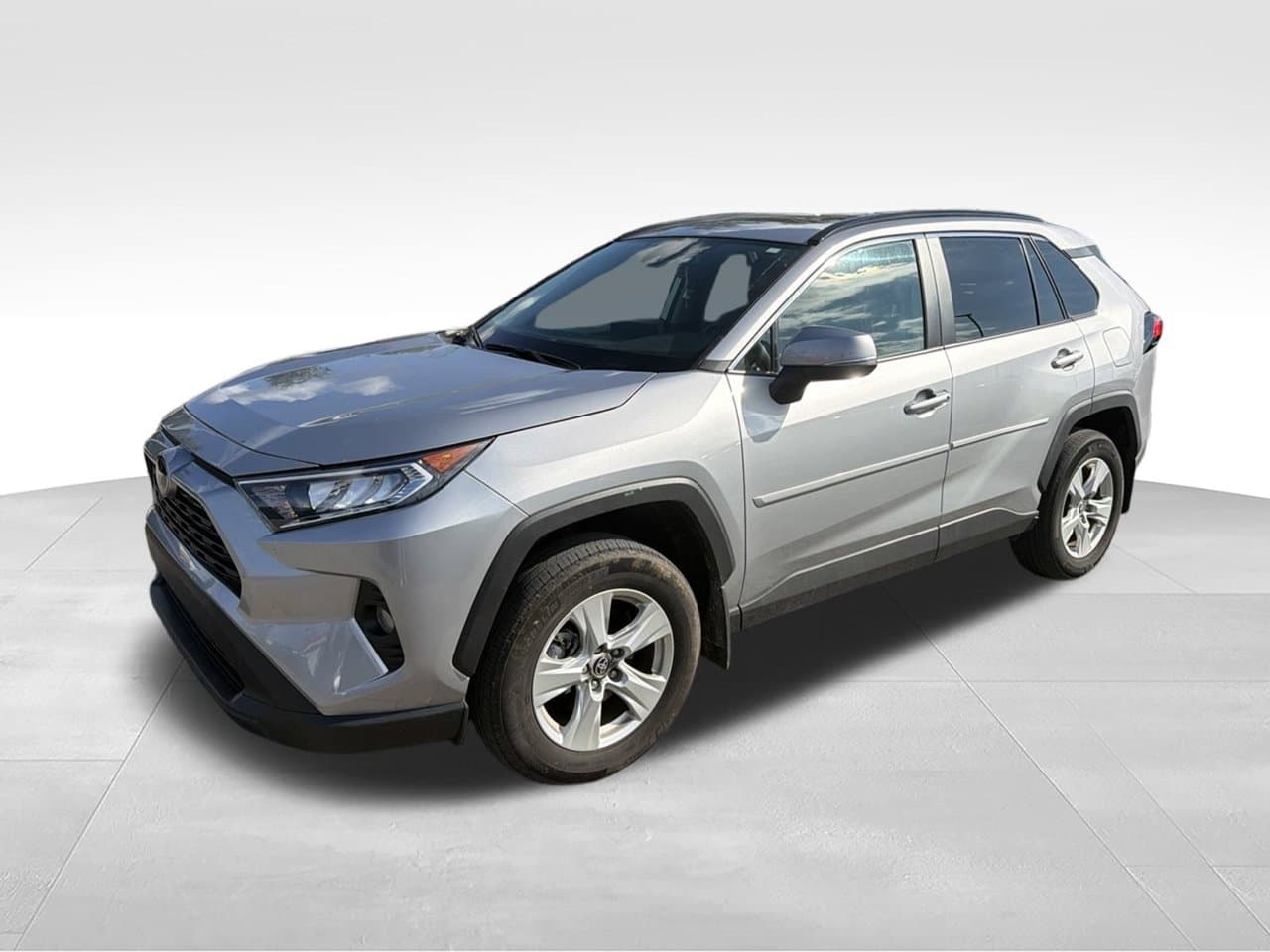 2021 Toyota RAV4 XLE — photo 1 of 12