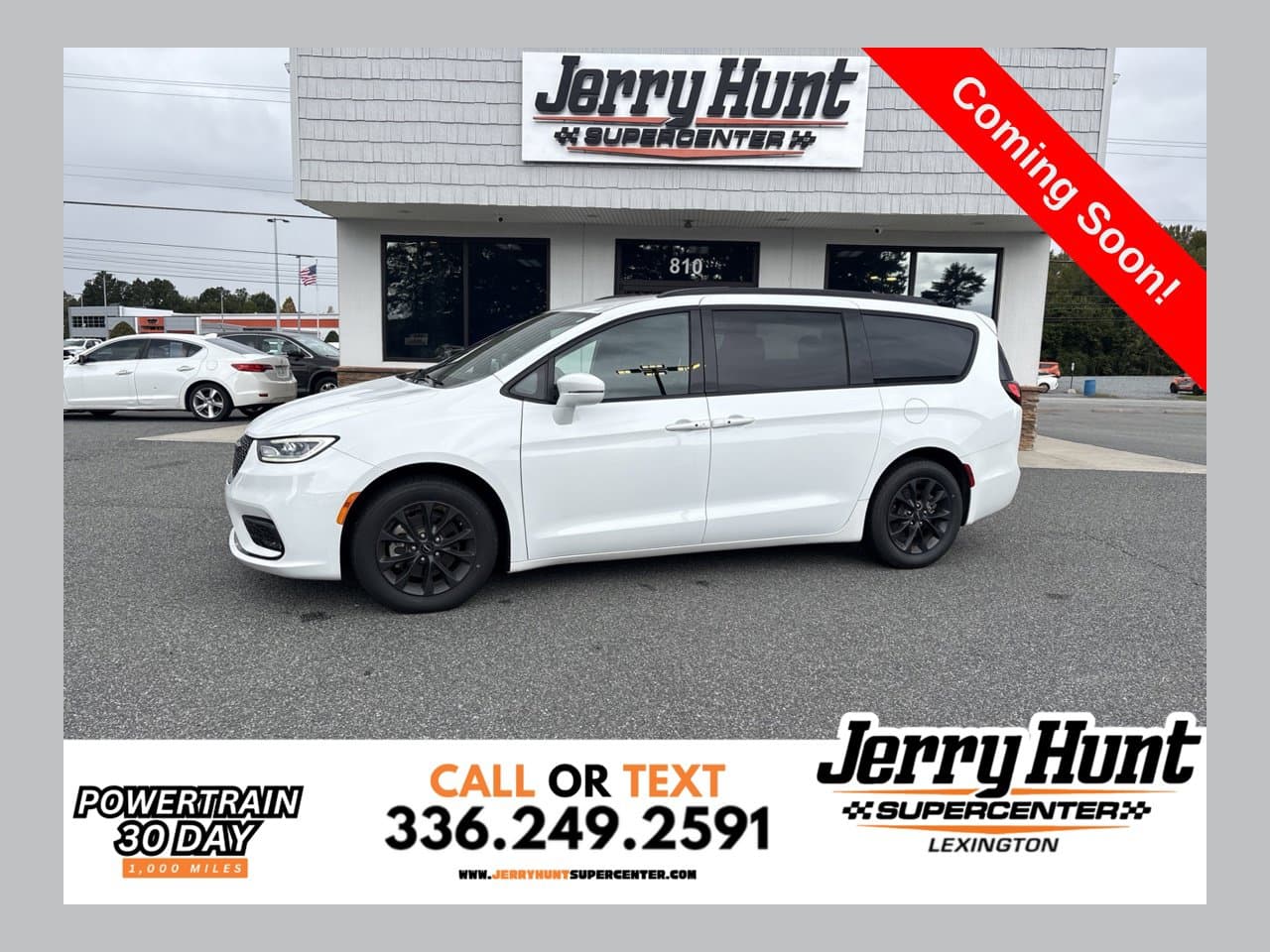2021 Chrysler Pacifica Touring — photo 1 of 12