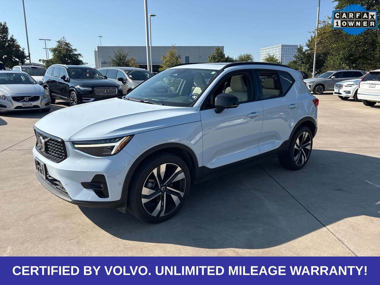 2024 Volvo XC40 Ultimate — photo 1 of 28