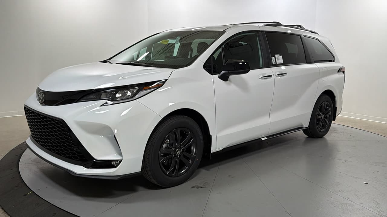 2026 Toyota Sienna XSE — photo 1 of 26