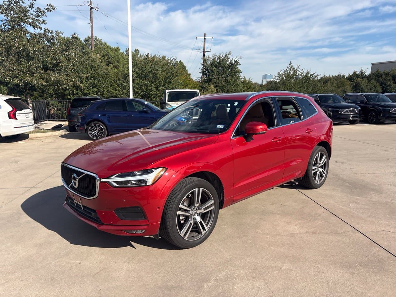 2019 Volvo XC60 Base — photo 1 of 28