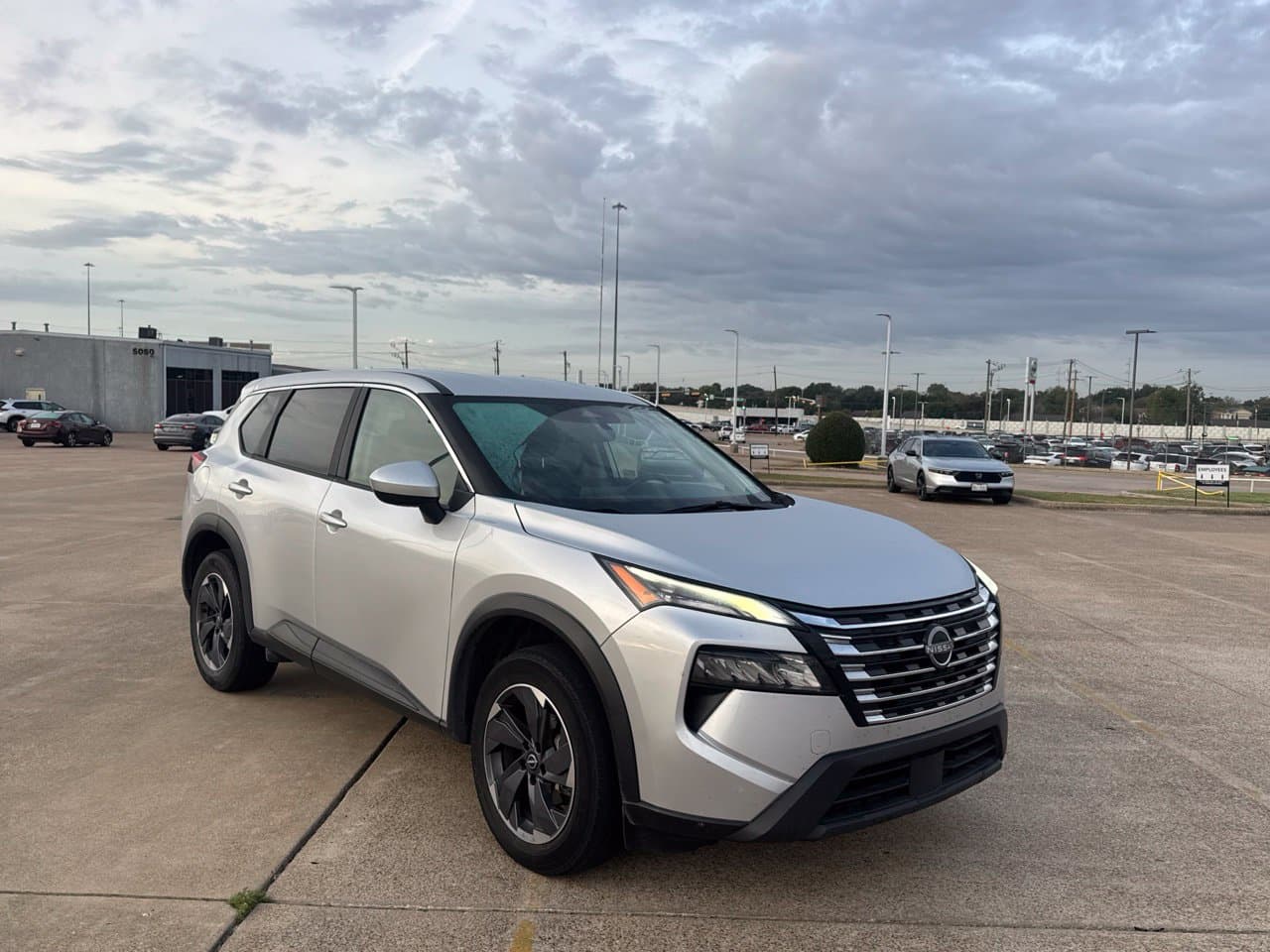 2025 Nissan Rogue SV — photo 1 of 47