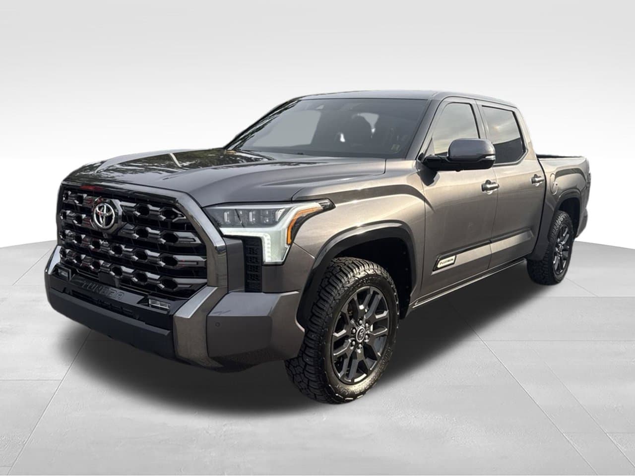 2022 Toyota Tundra 4WD Platinum — photo 1 of 11