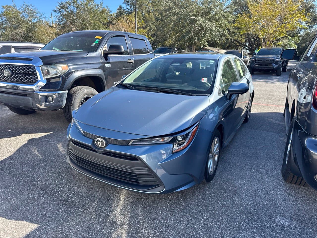 2023 Toyota Corolla LE — photo 1 of 4