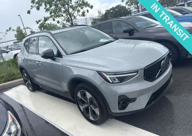 2025 Volvo XC40 B5 Plus Dark Theme — photo 1 of 2