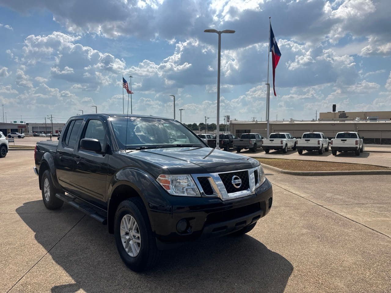 2021 Nissan Frontier SV — photo 1 of 40