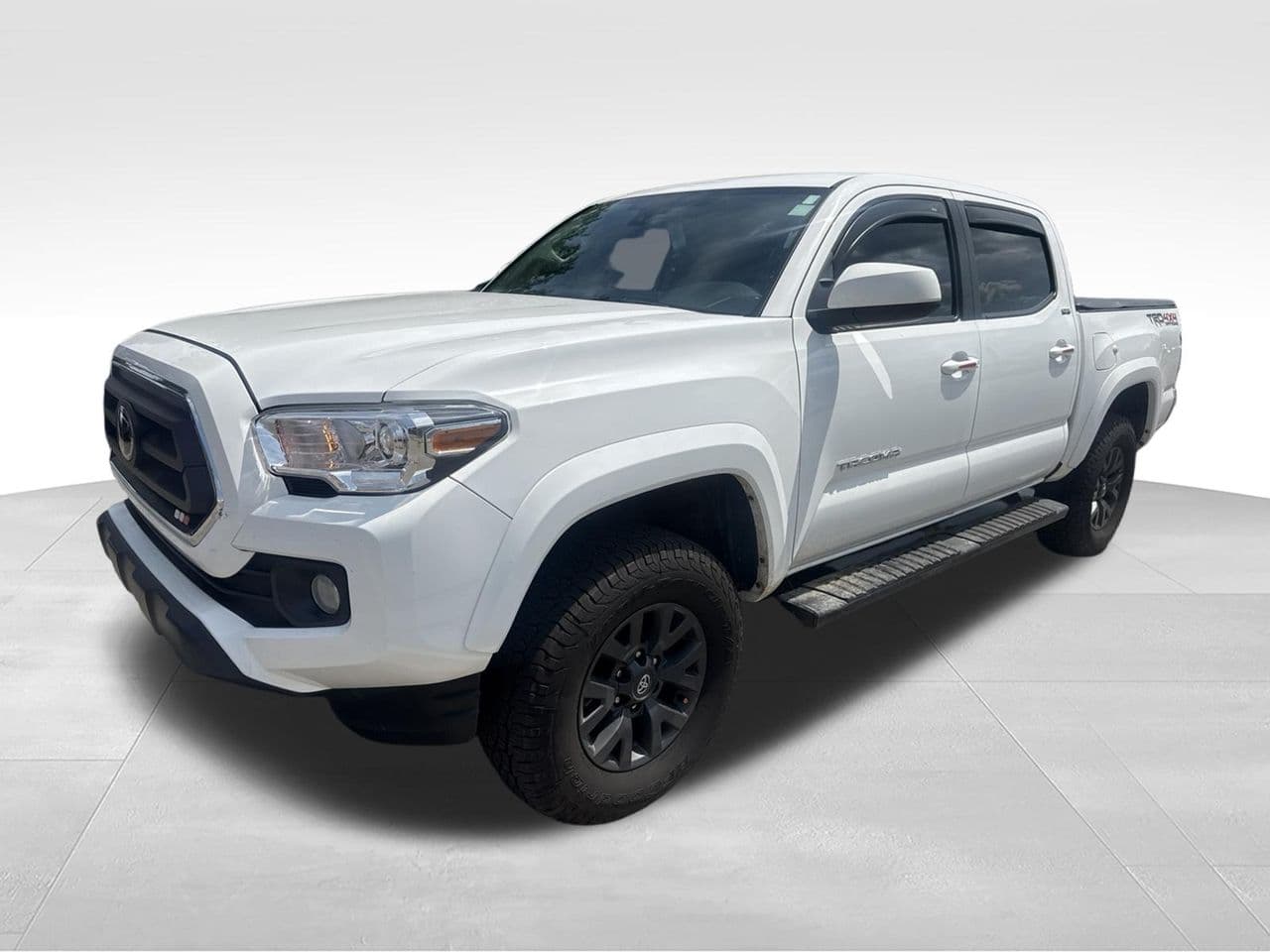 2023 Toyota Tacoma SR5 — photo 1 of 14