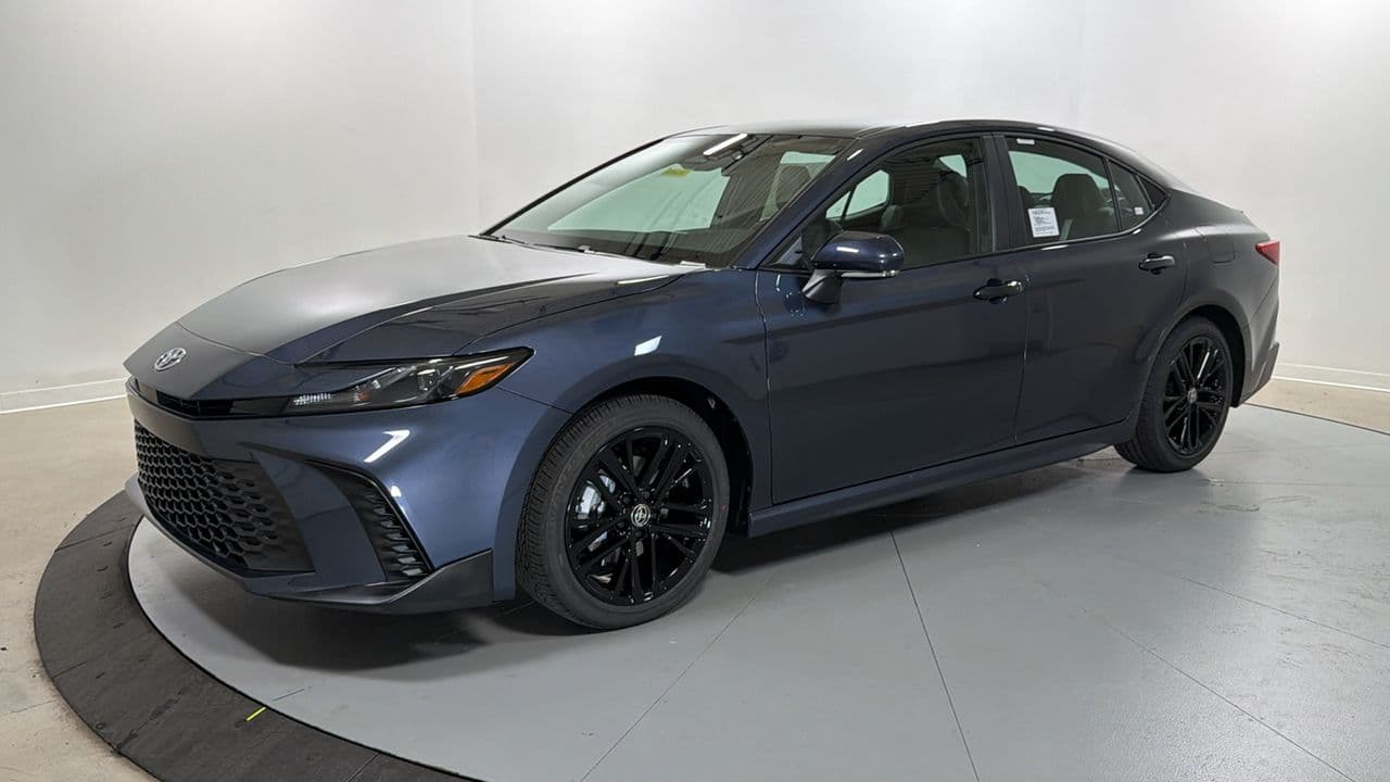 2026 Toyota Camry SE — photo 1 of 25