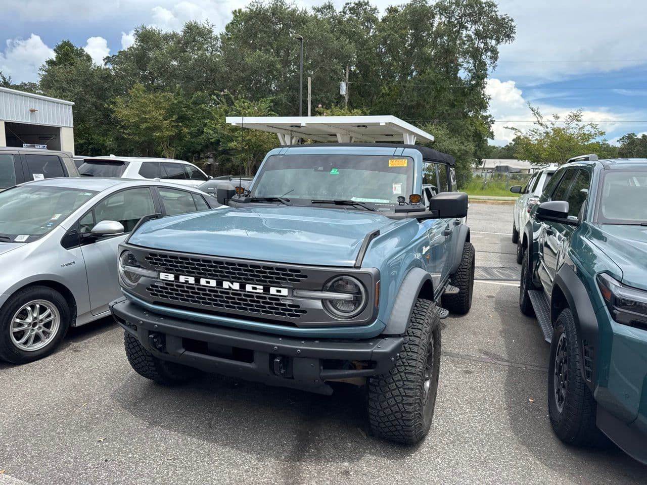 2023 Ford Bronco Badlands — photo 1 of 9