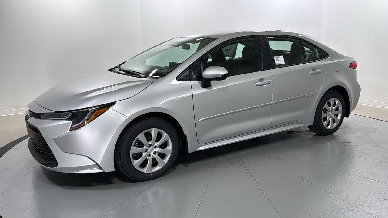 2027 Toyota Corolla LE — photo 1 of 25
