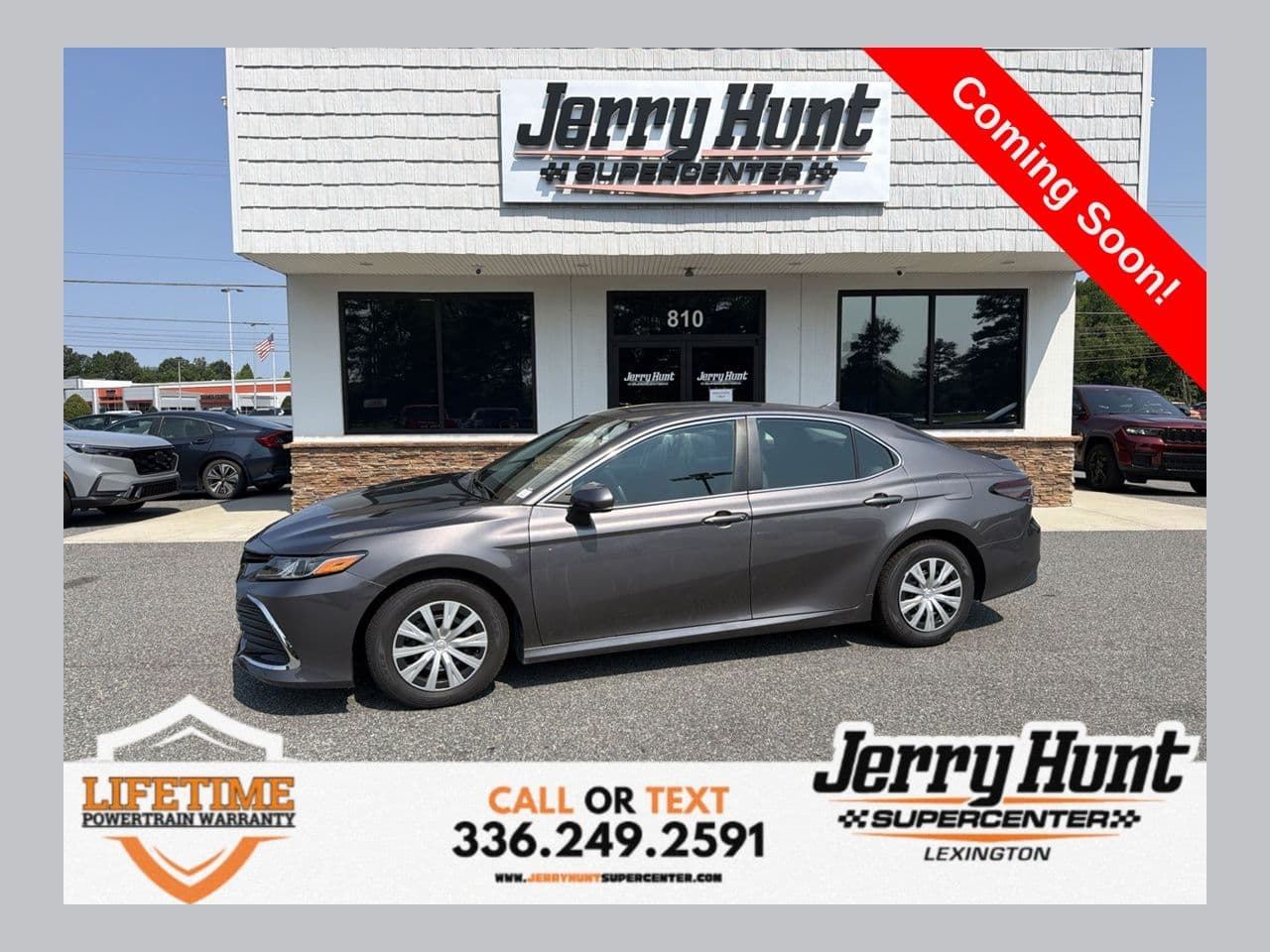2022 Toyota Camry Hybrid LE — photo 1 of 14