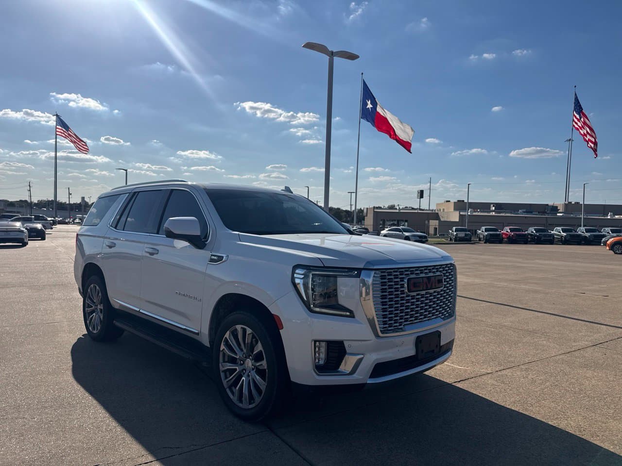 2021 GMC Yukon Denali — photo 1 of 56
