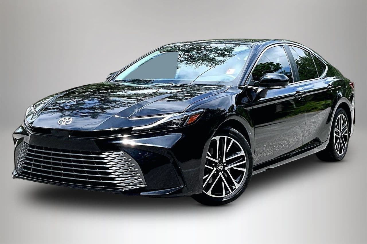 2025 Toyota Camry XLE — photo 1 of 35