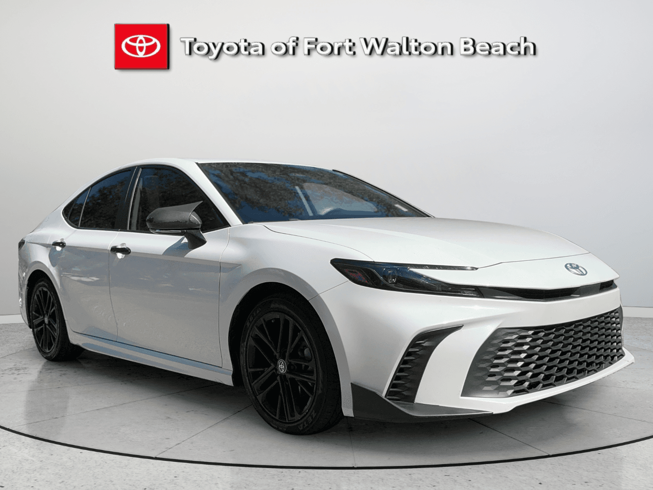 2025 Toyota Camry SE — photo 1 of 27