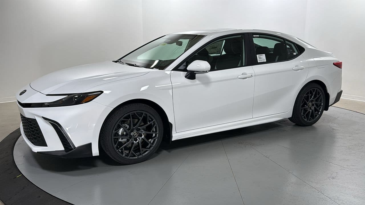 2026 Toyota Camry SE — photo 1 of 25