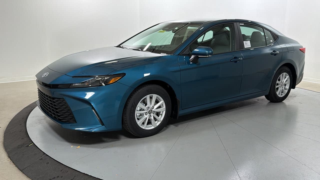 2027 Toyota Camry LE — photo 1 of 25