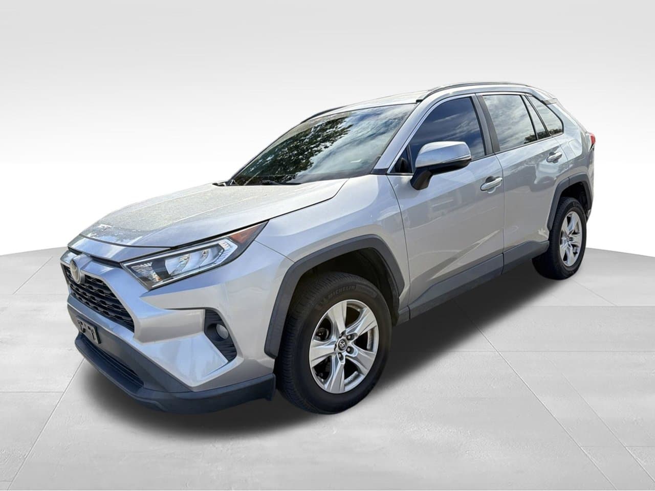 2020 Toyota RAV4 XLE — photo 1 of 11