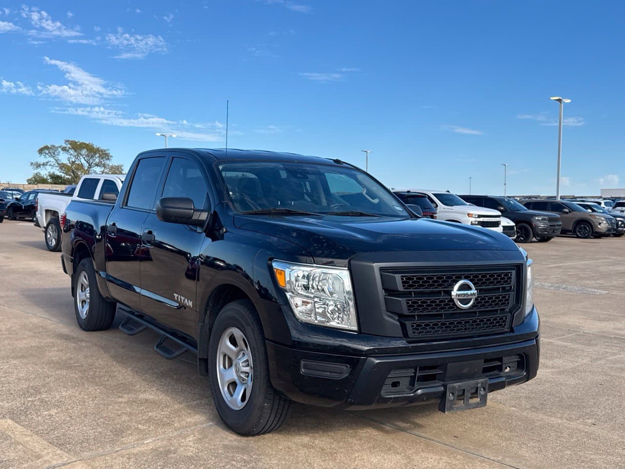 2021 Nissan Titan S — photo 1 of 50