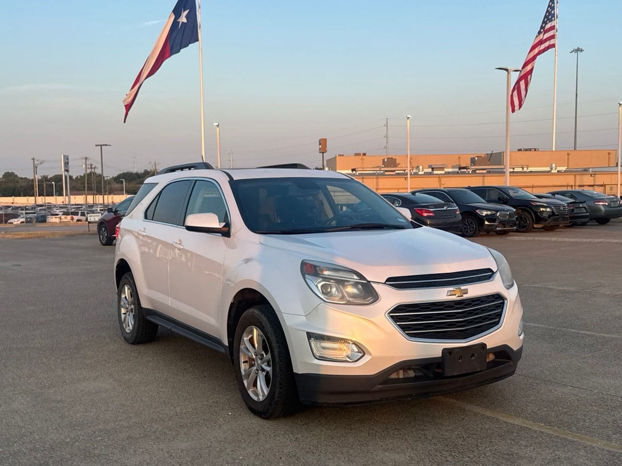 2017 Chevrolet Equinox LT — photo 1 of 48