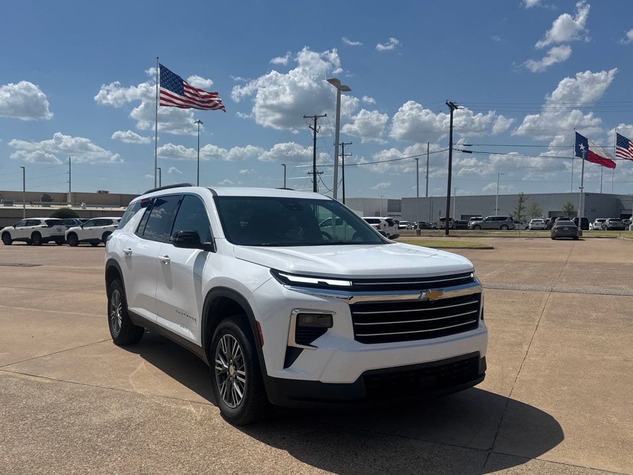 2025 Chevrolet Traverse LT — photo 1 of 47