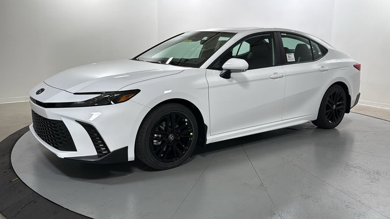 2026 Toyota Camry SE — photo 1 of 25
